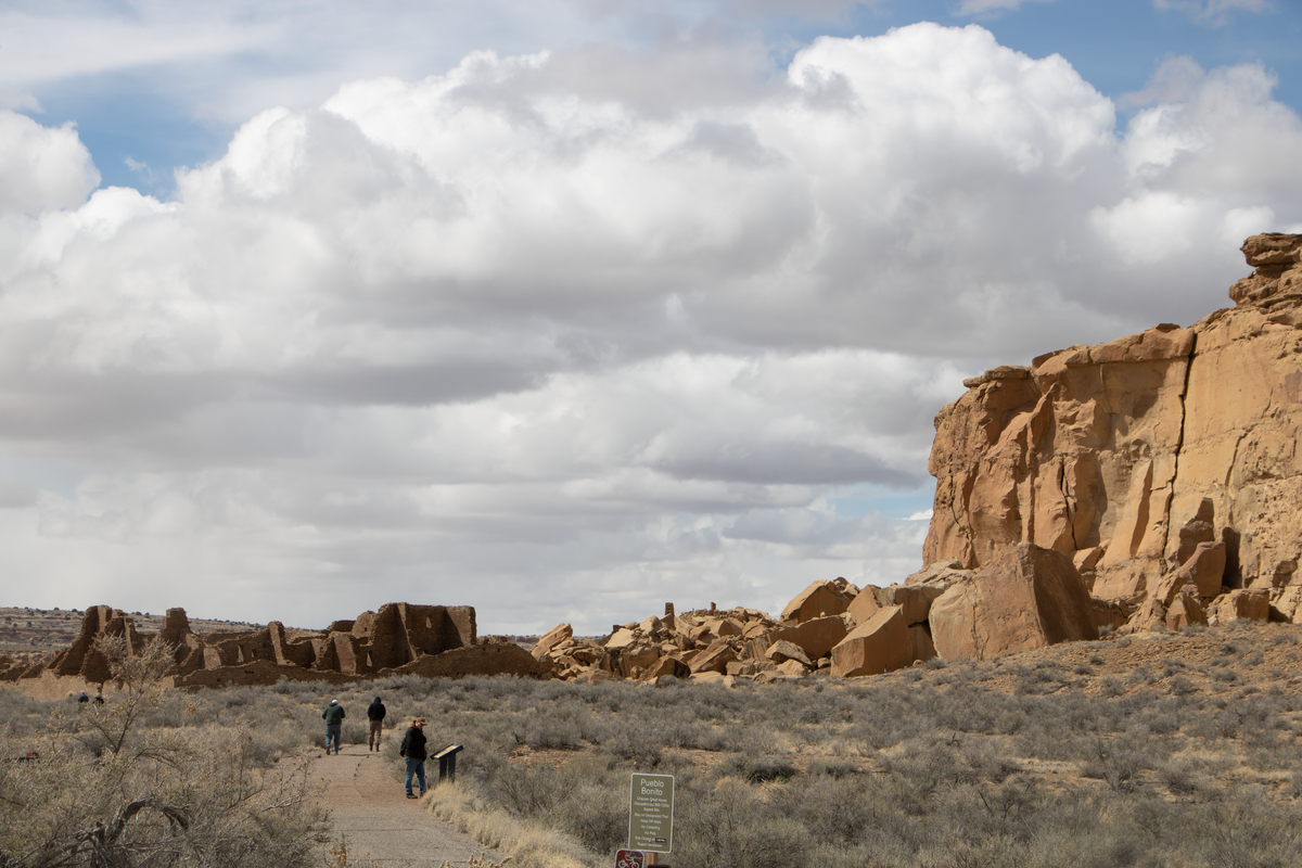 Chaco Canyon: Cardinal Walls and a Dagger of Light